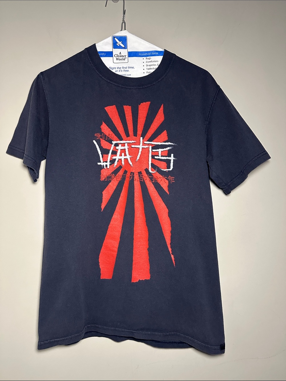 Vans vintage y2k Navy Graphic T-Shirt with Red Rising Sun Design
